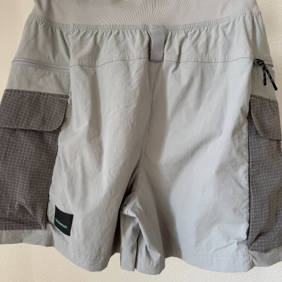 Lululemon Multi-Pocket Cargo Hiking Shorts Seal Grey Sz 6 - Picture 13 of 16
